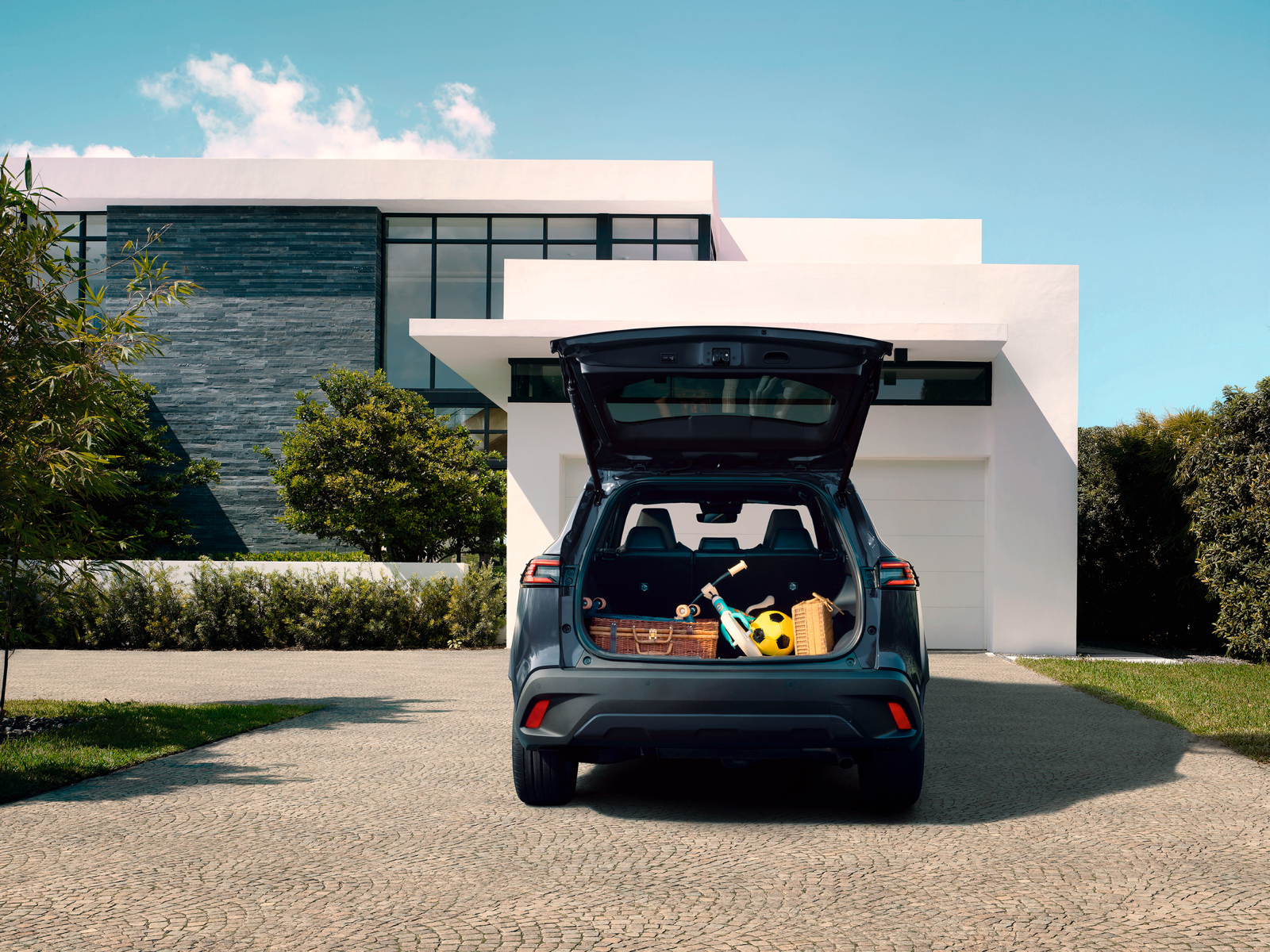 Toyota Corolla Cross (coffre ouvert) - en vente au Garage du Saugy Toyota Corolla Cross (coffre ouvert) - en vente au Garage du Saugy